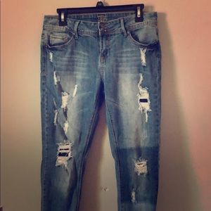 Distressed skinny jeans